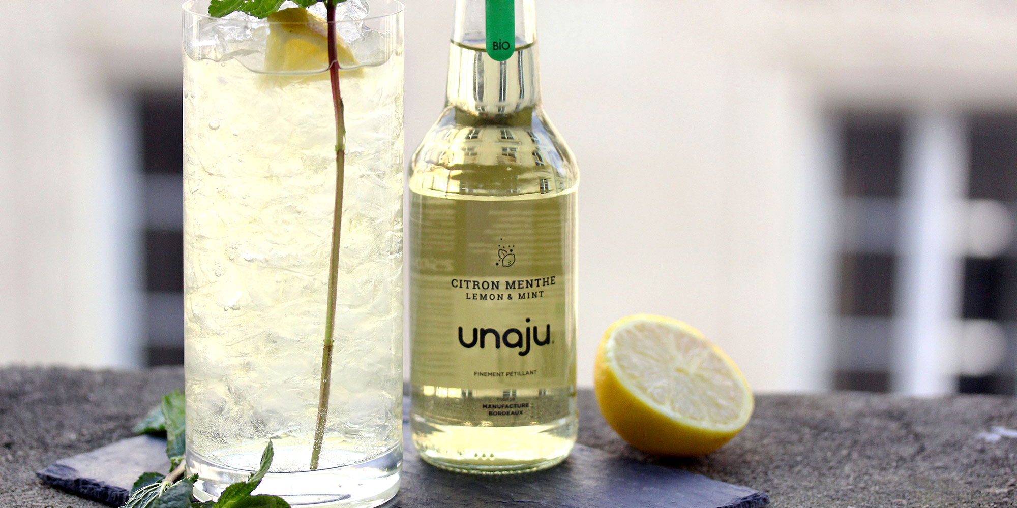 verre de jus de menthe citron avec nuage