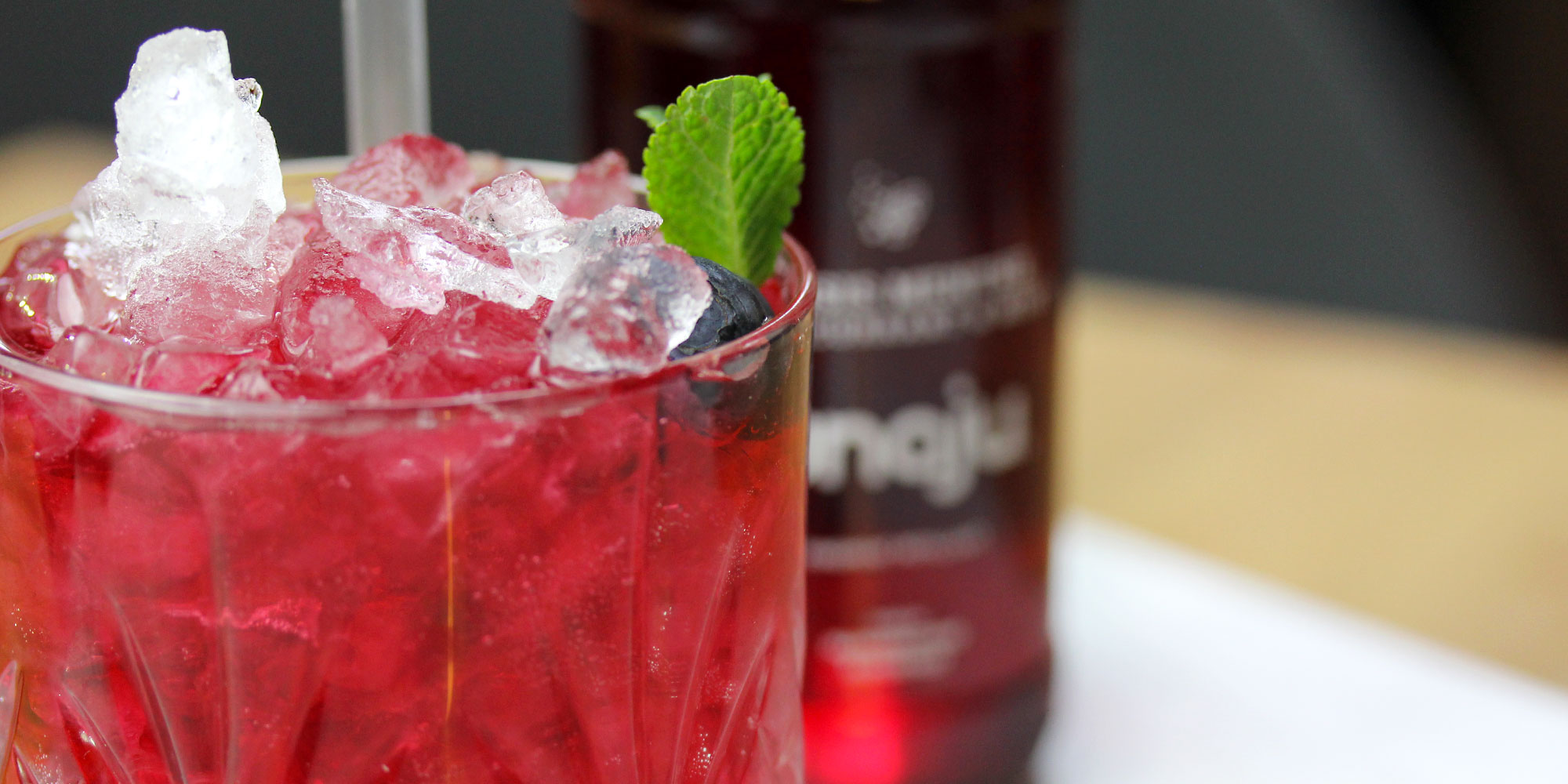 verre de jus de cassis vue dessus