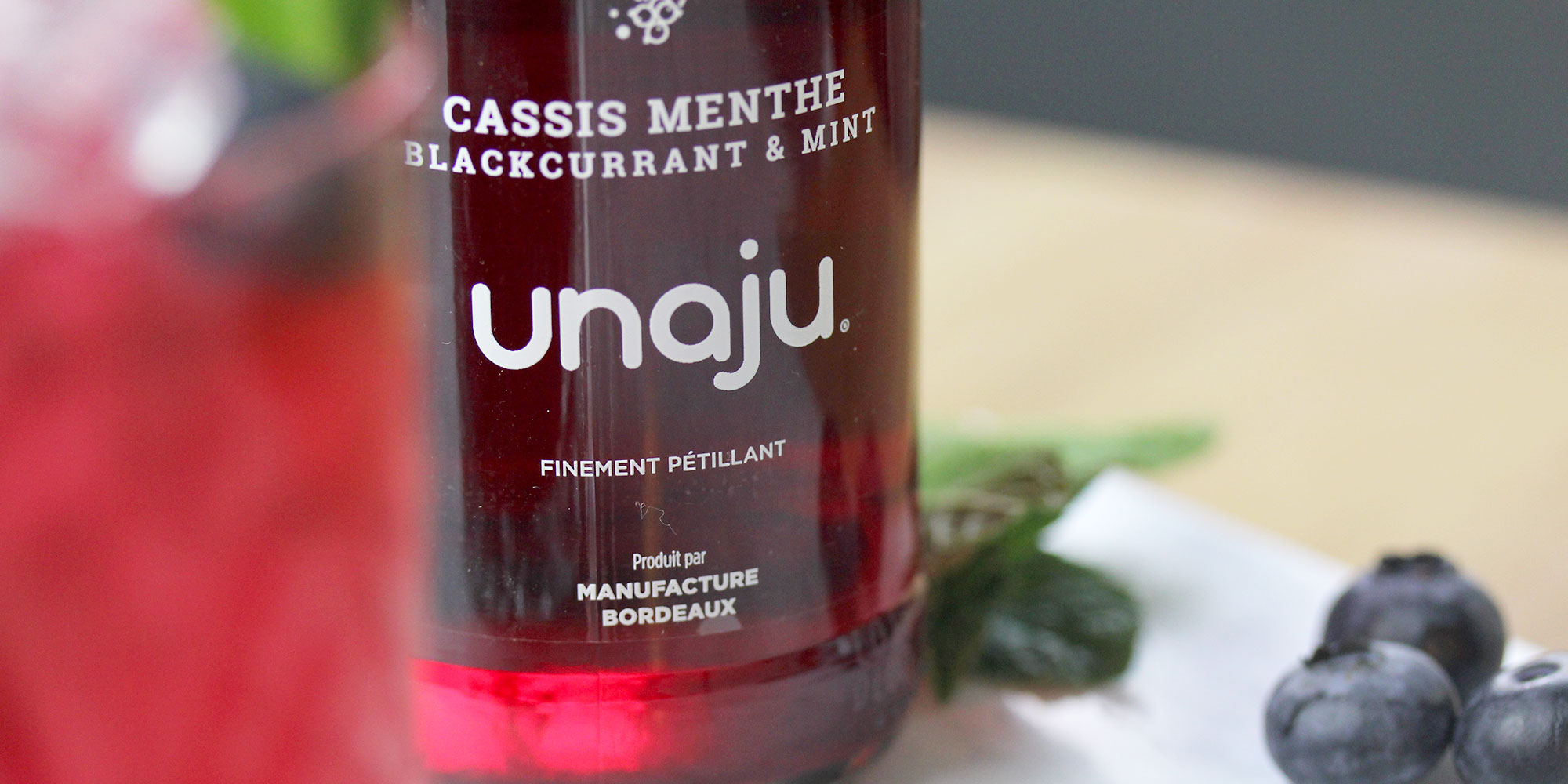 perspective bouteille de jus de cassis