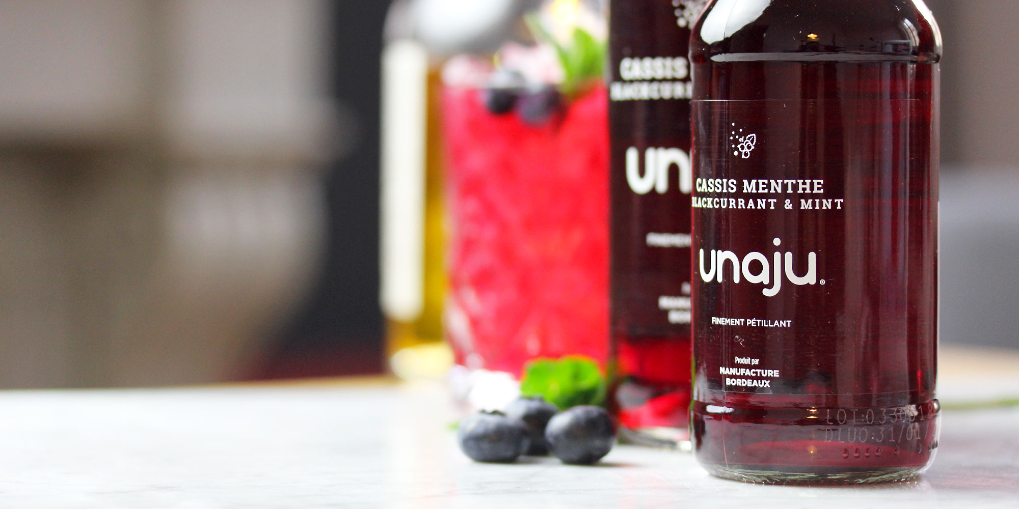 perspective bouteille de jus de cassis